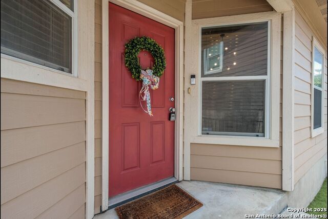 Listing photo id 3 for 5517 Saffron Way