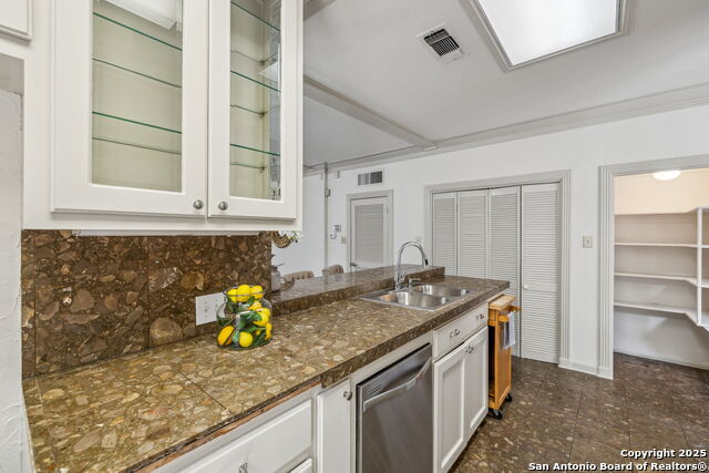Image 19 of 43 For 209 Chichester Pl  1