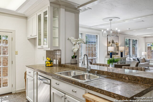 Image 20 of 43 For 209 Chichester Pl  1