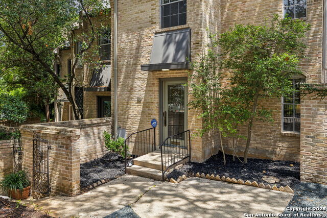 Image 4 of 43 For 209 Chichester Pl  1