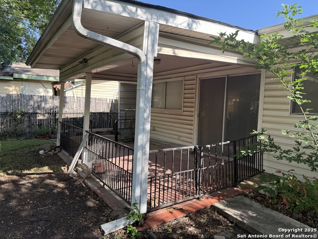 Listing photo id 19 for 254 W Greenway Ave