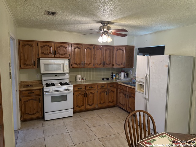 Listing photo id 5 for 254 W Greenway Ave
