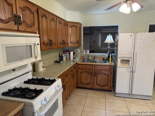 Listing photo id 7 for 254 W Greenway Ave
