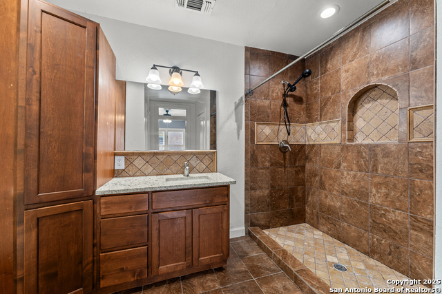 Listing photo id 10 for 427 Donaldson