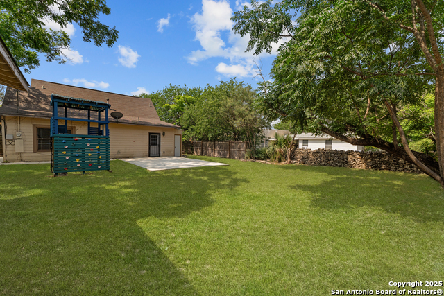 Listing photo id 12 for 427 Donaldson