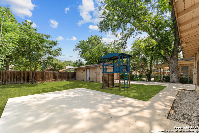 Listing photo id 14 for 427 Donaldson