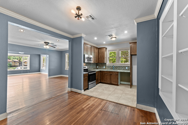 Listing photo id 1 for 427 Donaldson