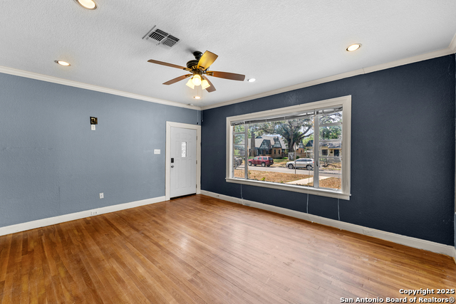 Listing photo id 2 for 427 Donaldson
