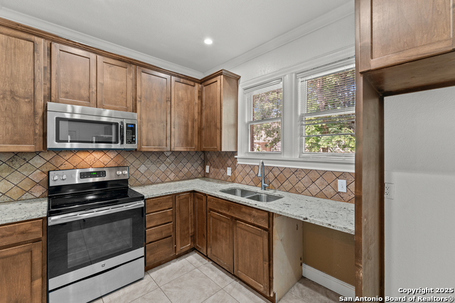 Listing photo id 3 for 427 Donaldson