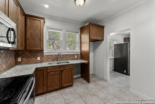 Listing photo id 4 for 427 Donaldson