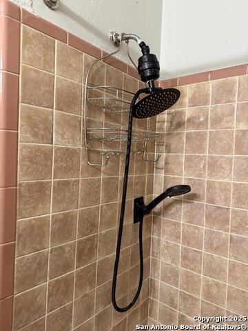 Listing photo id 8 for 4606 Trailwood