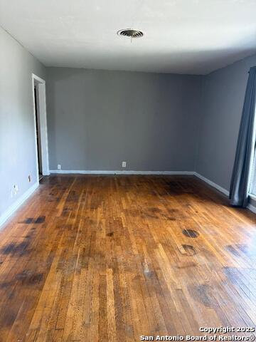Listing photo id 3 for 4606 Trailwood