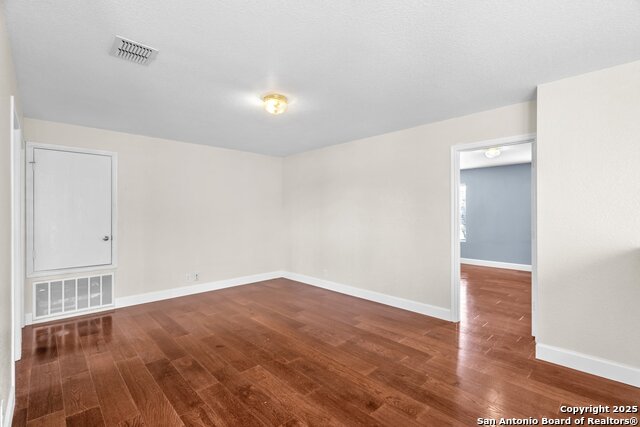 Image 16 of 37 For 8035 Willow Country
