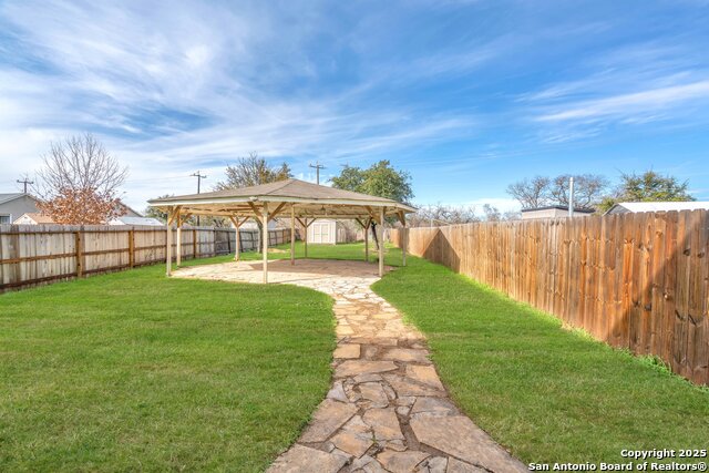 Image 29 of 37 For 8035 Willow Country