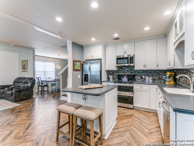 Listing photo id 9 for 1529 Rainy Brook