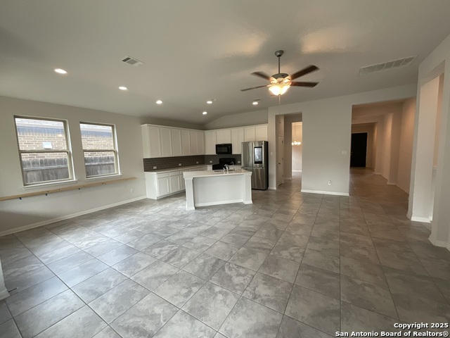 Listing photo id 8 for 10531 Tranquille