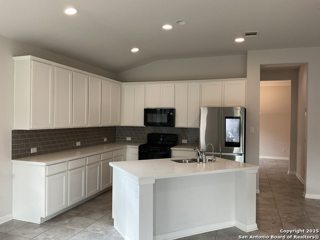 Listing photo id 9 for 10531 Tranquille