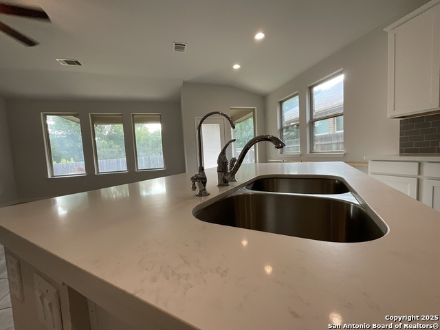Listing photo id 10 for 10531 Tranquille