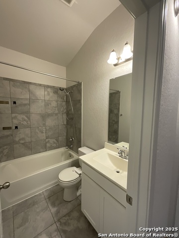 Listing photo id 3 for 10531 Tranquille