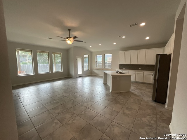 Listing photo id 6 for 10531 Tranquille
