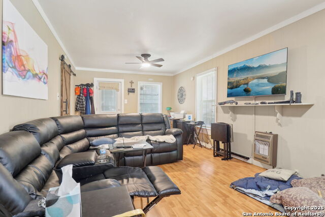 Listing photo id 8 for 3311 Cesar E Chavez