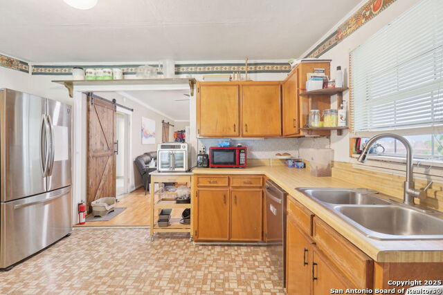 Listing photo id 11 for 3311 Cesar E Chavez