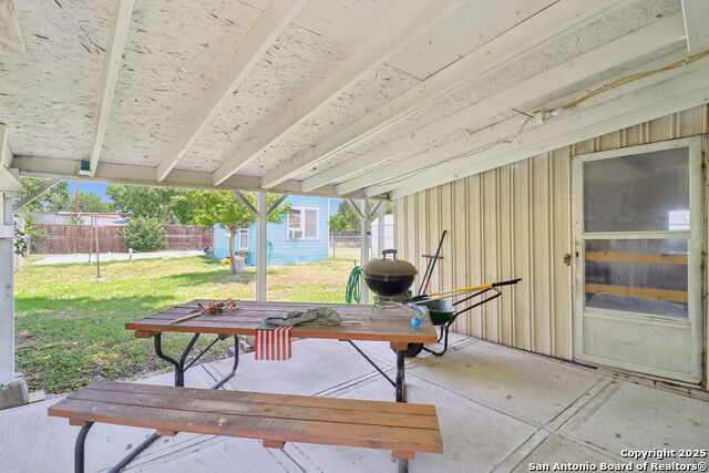 Listing photo id 22 for 3311 Cesar E Chavez
