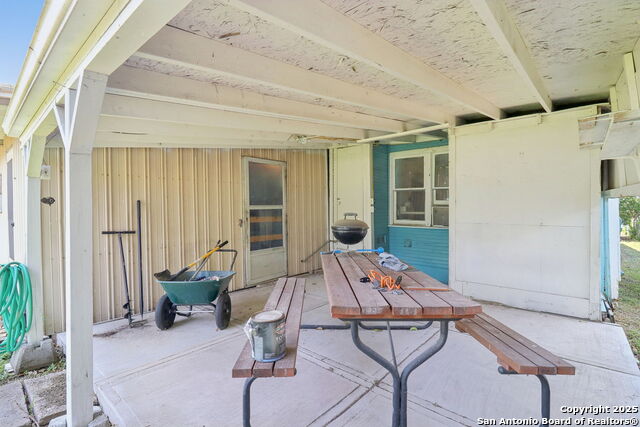 Listing photo id 23 for 3311 Cesar E Chavez