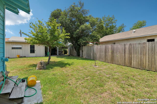 Listing photo id 27 for 3311 Cesar E Chavez