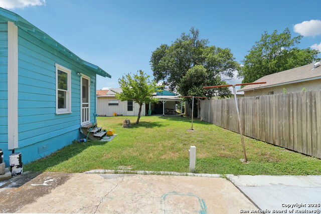 Listing photo id 28 for 3311 Cesar E Chavez