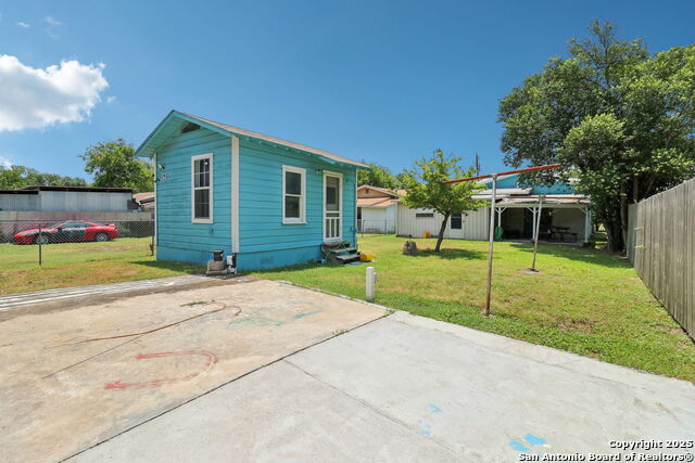 Listing photo id 30 for 3311 Cesar E Chavez