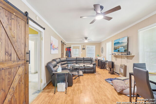 Listing photo id 5 for 3311 Cesar E Chavez