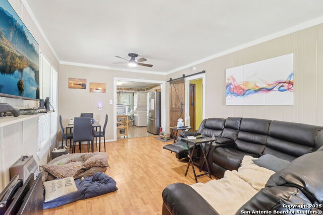 Listing photo id 7 for 3311 Cesar E Chavez