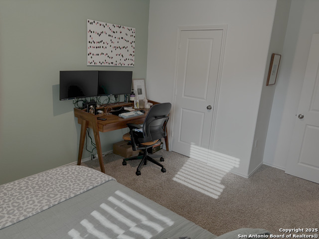 Listing photo id 14 for 2401 Nightview