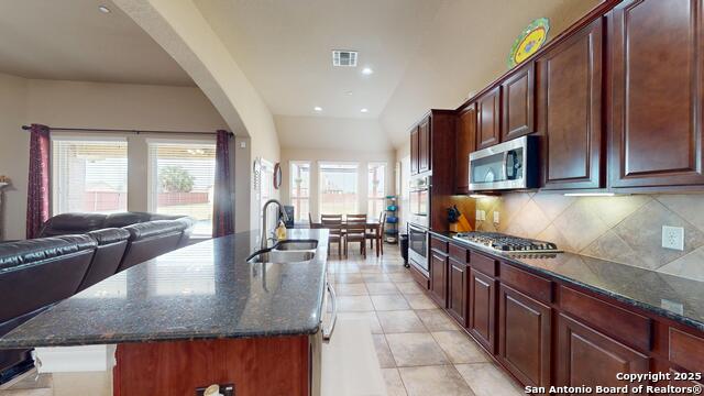Listing photo id 13 for 6007 Dewdrop Lane