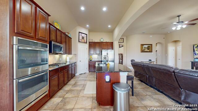 Listing photo id 15 for 6007 Dewdrop Lane