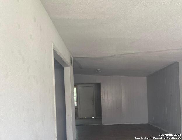 Listing photo id 4 for 1743 Athel Ave