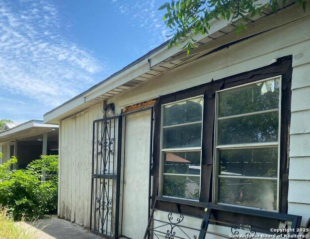 Listing photo id 5 for 1743 Athel Ave