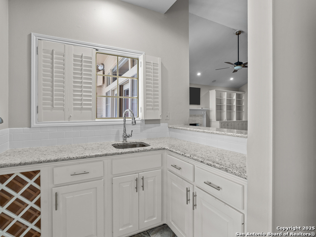 Listing photo id 13 for 16 Cheshire