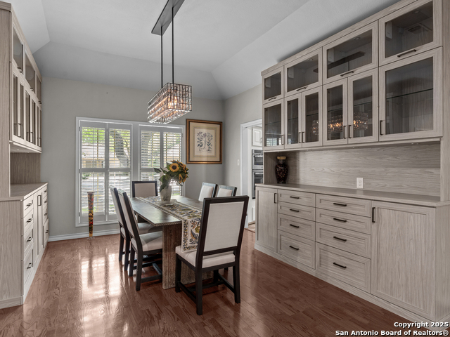 Listing photo id 2 for 16 Cheshire