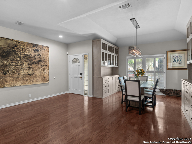 Listing photo id 3 for 16 Cheshire