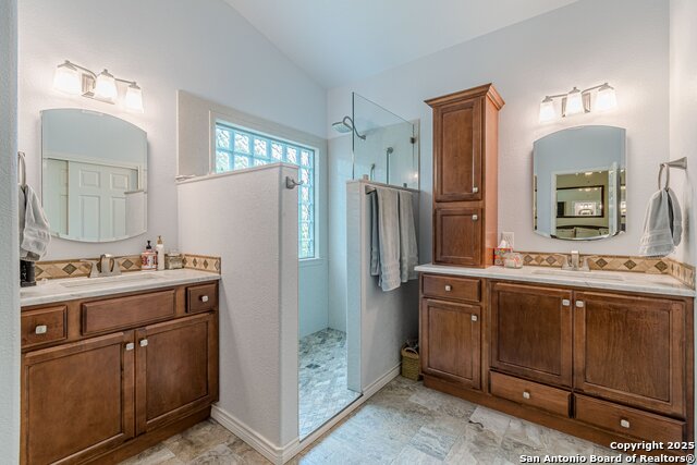 Listing photo id 8 for 918 San Pedro