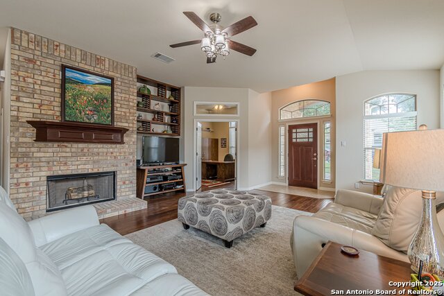 Listing photo id 3 for 918 San Pedro