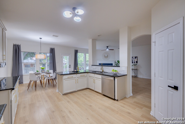 Listing photo id 8 for 12031 Wellstone