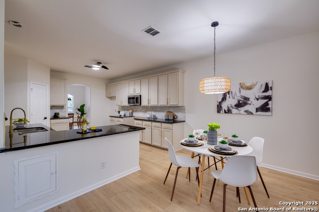 Listing photo id 9 for 12031 Wellstone