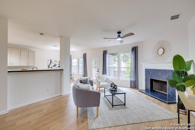Listing photo id 3 for 12031 Wellstone