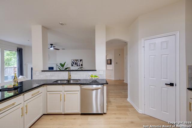 Listing photo id 6 for 12031 Wellstone