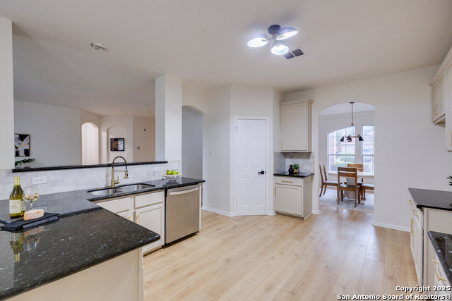 Listing photo id 7 for 12031 Wellstone