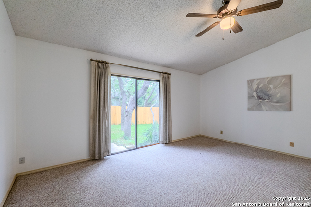 Listing photo id 11 for 7106 Mountain Grv
