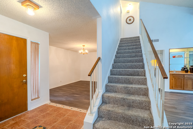 Listing photo id 14 for 7106 Mountain Grv